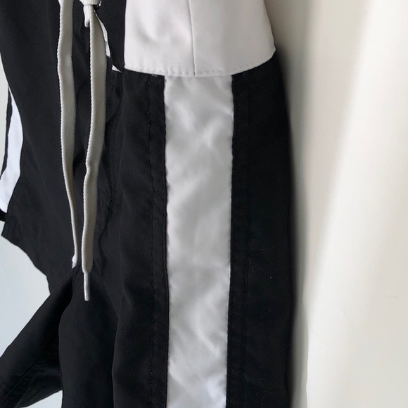 Oakley Boardshorts. 14’ Junior Size. - Picture 4 of 4